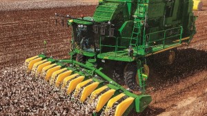 John Deere Introduces New Module-Building CS690 Cotton Stripper